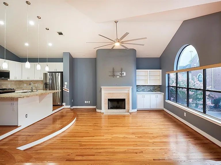 Nhà bán 4 phòng ngủ tại Houston, TX - $345,000 - ảnh 2