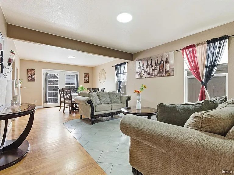 Nhà bán 6 phòng ngủ tại Denver, CO - $575,000 - ảnh 2