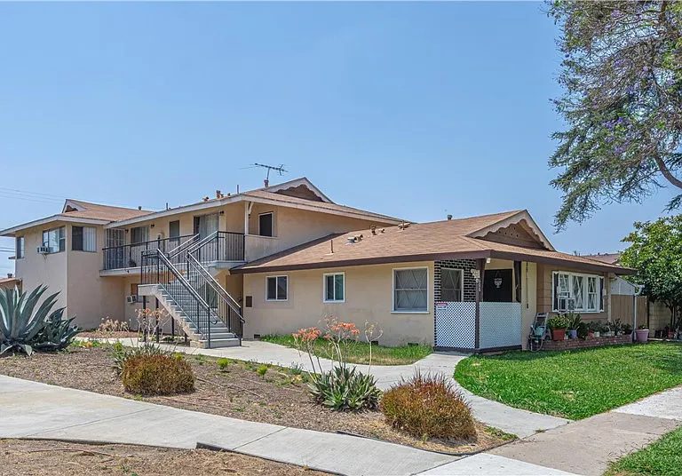 Nhà bán 8 phòng ngủ tại Anaheim, CA - $1,475,000