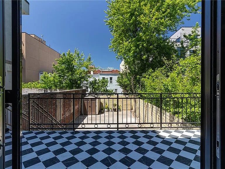 Nhà bán 5 phòng ngủ tại Brooklyn, NY - $1,899,000 - ảnh 8