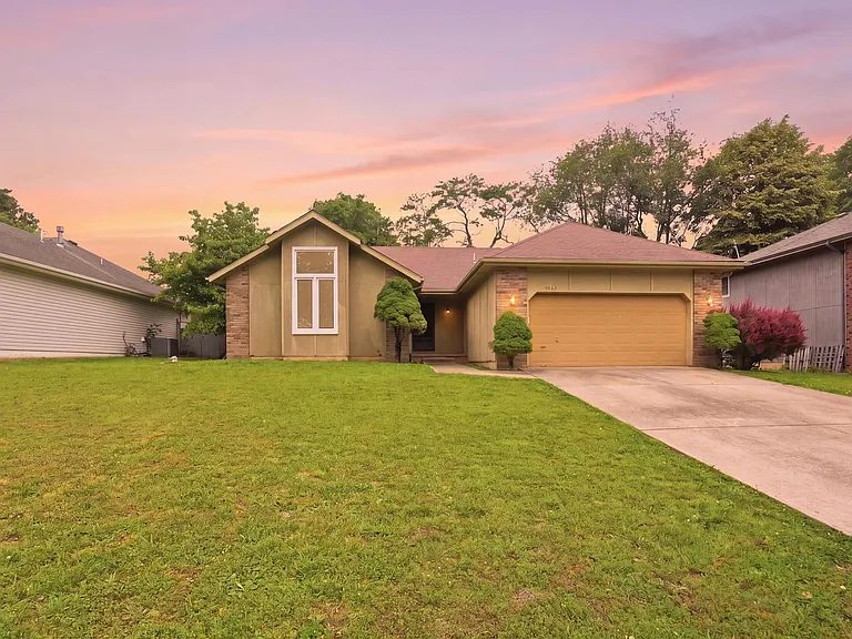 Nhà bán 3 phòng ngủ tại Springfield, MO - $239,900