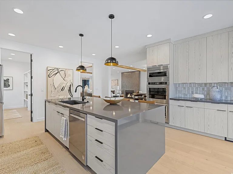 Nhà bán 6 phòng ngủ tại Millcreek, UT - $1,574,000 - ảnh 7