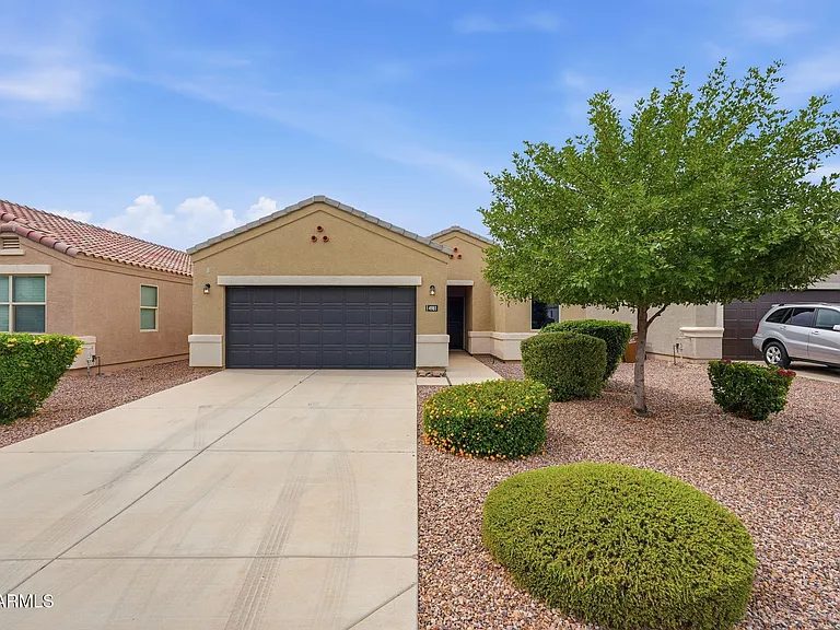 Nhà bán 3 phòng ngủ tại San Tan Valley, AZ - $339,000