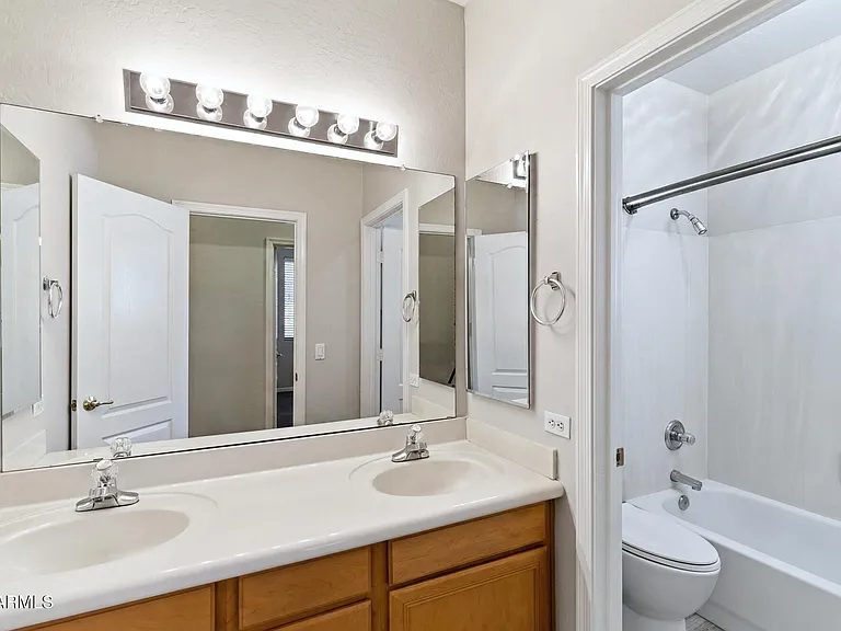 Nhà bán 3 phòng ngủ tại Glendale, AZ - $600,000 - ảnh 13