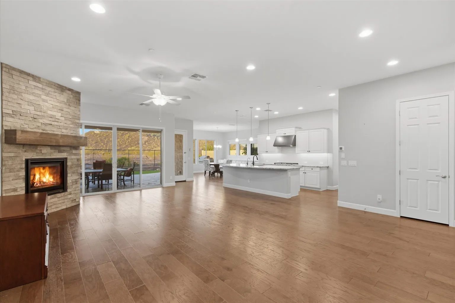 Nhà bán 4 phòng ngủ tại Peoria, AZ - $850,000 - ảnh 2