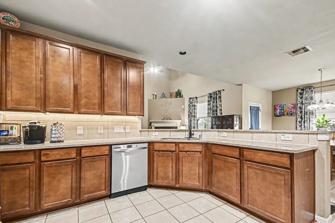 Nhà bán 4 phòng ngủ tại Dickinson, TX - $385,000 - ảnh 3