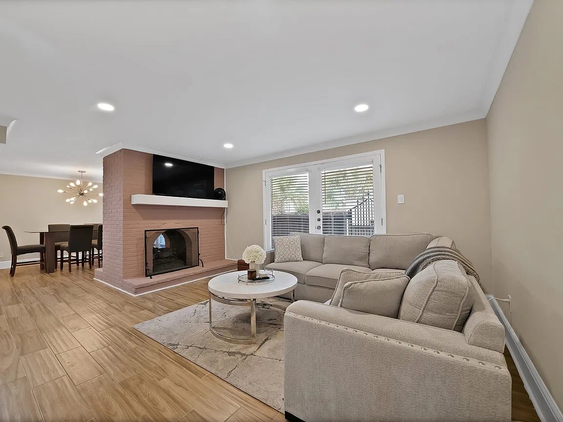 Nhà bán 2 phòng ngủ tại Dallas, TX - $349,000 - ảnh 2