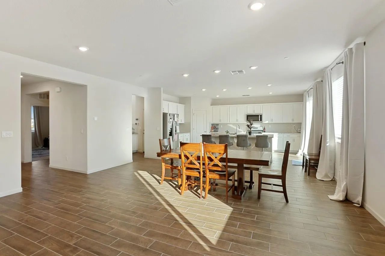 Nhà bán 5 phòng ngủ tại Manteca, CA - $710,000 - ảnh 4