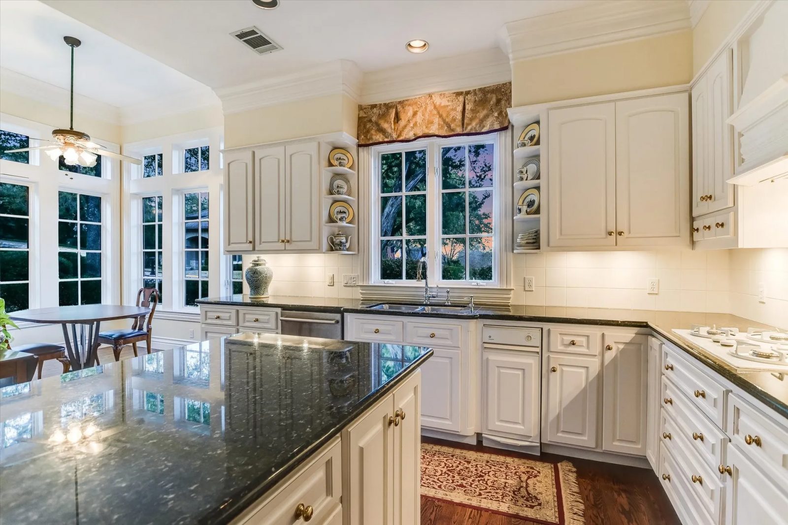Nhà bán 3 phòng ngủ tại Austin, TX - $2,470,000 - ảnh 4