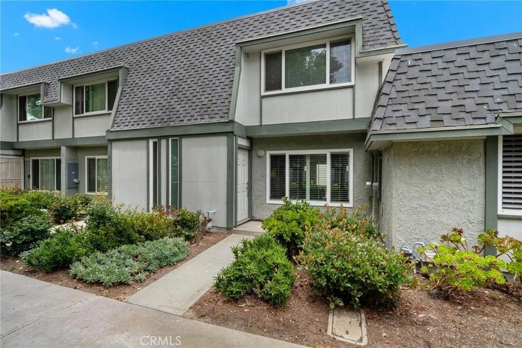 Nhà bán 2 phòng ngủ tại Huntington Beach, CA - $875,000
