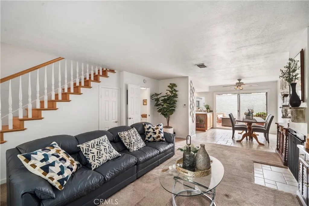 Nhà bán 2 phòng ngủ tại Huntington Beach, CA - $875,000 - ảnh 3