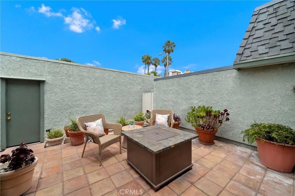 Nhà bán 2 phòng ngủ tại Huntington Beach, CA - $875,000 - ảnh 9