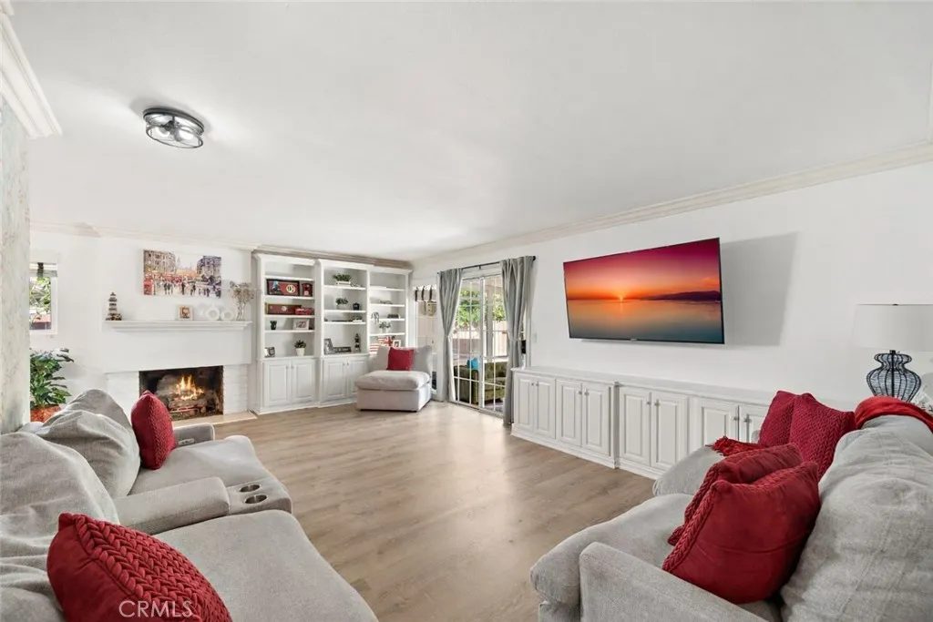 Nhà bán 4 phòng ngủ tại Tustin, CA - $1,299,000 - ảnh 3