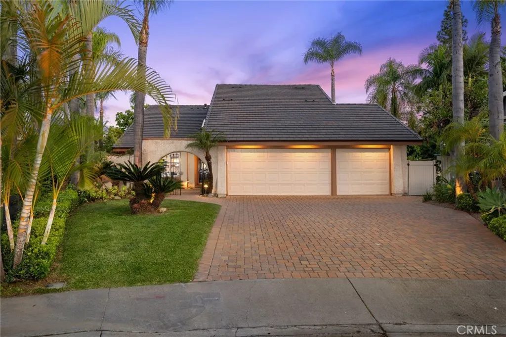 Nhà bán 5 phòng ngủ tại Laguna Hills, CA - $1,699,000