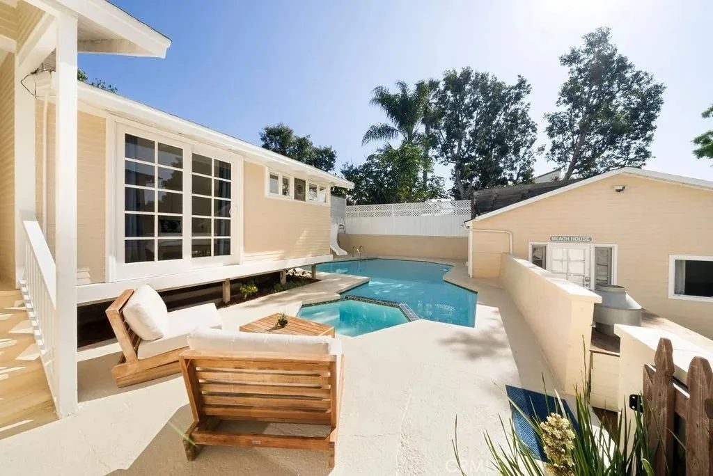 Nhà bán 4 phòng ngủ tại Laguna Beach, CA - $3,595,000