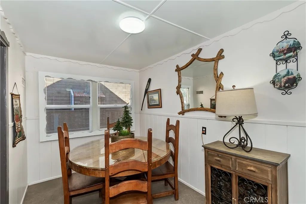Nhà bán 3 phòng ngủ tại Big Bear Lake, CA - $399,000 - ảnh 4