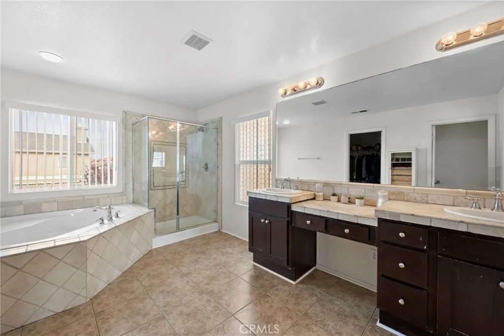 Nhà bán 3 phòng ngủ tại Moreno Valley, CA - $590,000 - ảnh 7
