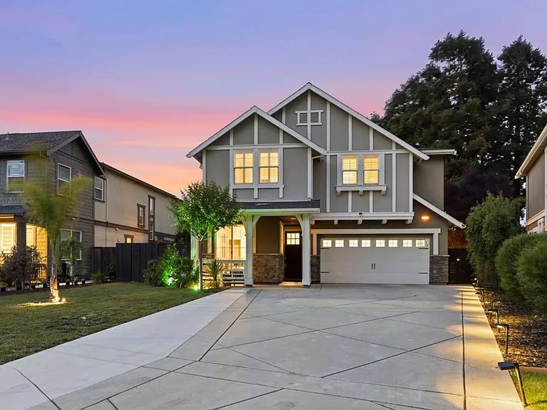 Nhà bán 4 phòng ngủ tại Morgan Hill, CA - $1,499,999