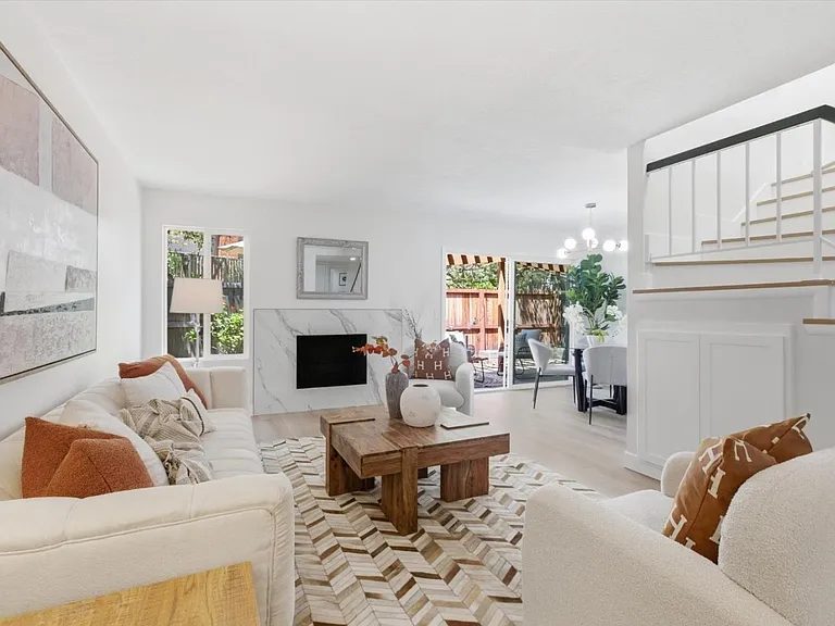 Nhà bán 4 phòng ngủ tại Cupertino, CA - $1,900,000 - ảnh 2