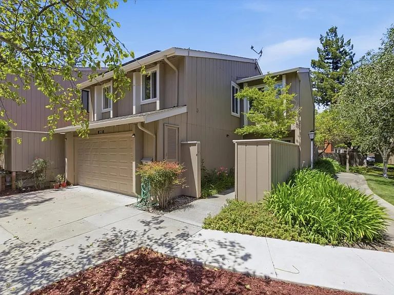 Nhà bán 4 phòng ngủ tại Cupertino, CA - $1,900,000