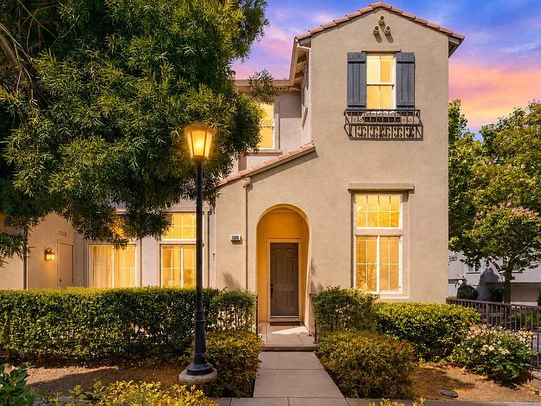 Nhà bán 4 phòng ngủ tại Santa Clara, CA - $1,500,000