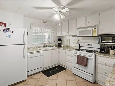 Nhà bán 2 phòng ngủ tại Lake Forest, CA - $165,000 - ảnh 4