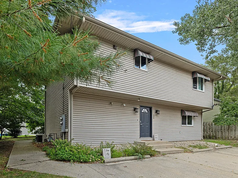 $595,000 - Nhà bán 4 phòng ngủ Michigan City, IN 46360