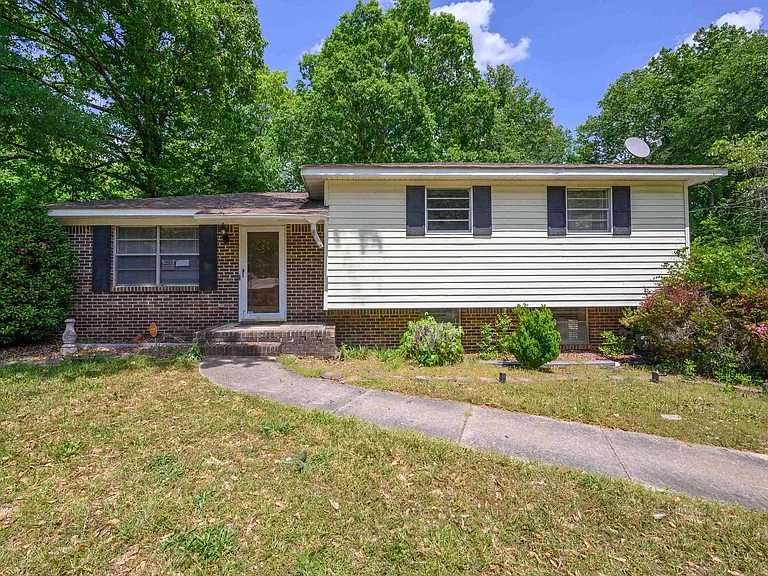 Est. $174,900- Nhà bán 3 phòng ngủ Fultondale, AL 35068